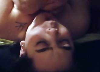 Je me fais baiser le visage par un sale pervers