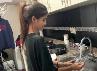 Ma belle-sœur me provoque chaque fois que nous avons la maison pour nous