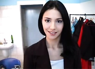 Expansive et mordue de striptease