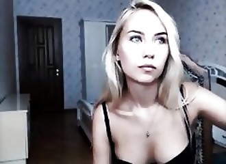 Exhibition d'une blonde