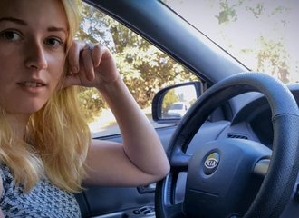 J'ai donné un coup de main à la blonde pour sa voiture et on a fini au lit