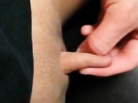 Masturbation et doigtage d'une gros clito sexy