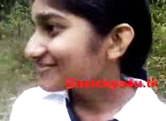 Cette indienne n'est pas contre une pipe