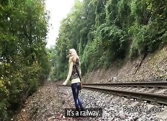 Au bord des rails pour du sexe