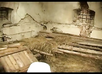 Baisée dans le foin comme une pute