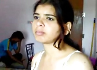 Jolie indienne d'accord pour se faire filmer nue