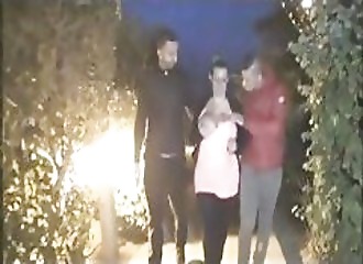 Femme bien en chair aux gros seins