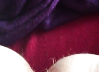 Doigtage d'une chatte humide