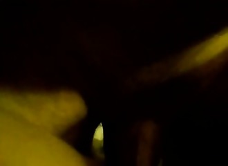 Cette verge défonce sa chatte baveuse