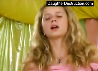 Démontée fébrilement par son complice bandant