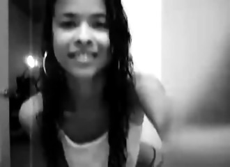 Strip hot avec une chaude métisse hyper sexy