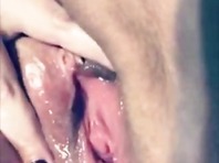 Amatrice bandante aux gros nichons