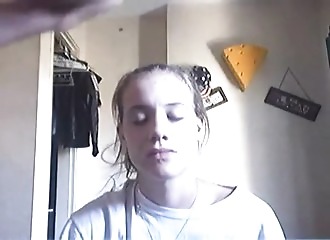 Déluge de jute sur des adeptes d'éjac faciale