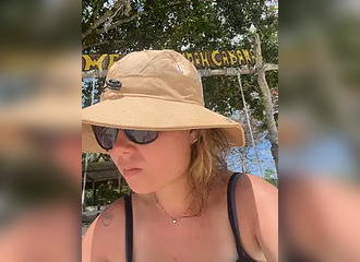 Cette française est en live sur Nasty.live !