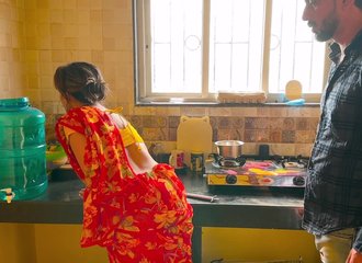 Savita, la bhabhi indienne, s'offre à son patron pendant son séjour en solo