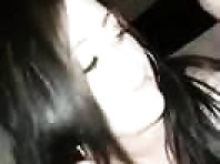 Amateur se fait sucer lors d'une partie à 3