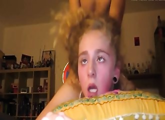 Défoncée hard, cette nana est à la limite de l'évnouissement