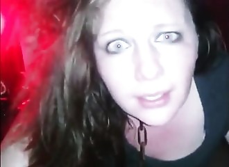 Il offre sa femme droguée à deux inconnus dans une boite