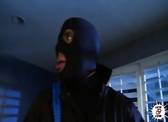 Bourgeoise salope trompe même son homme avec un cambrioleur