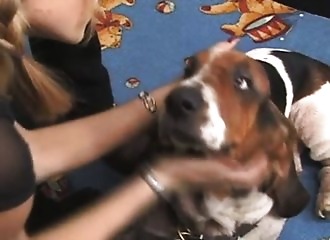 Belle blonde encaisse une queue énorme de black