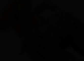 Son sex-toy élargit bien son trou de balle 