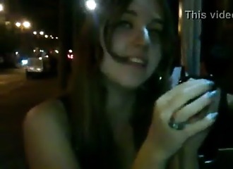 Explication cul sur la terrasse d'un bar