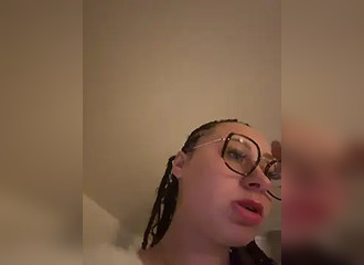Cette française est en live sur Nasty.live !