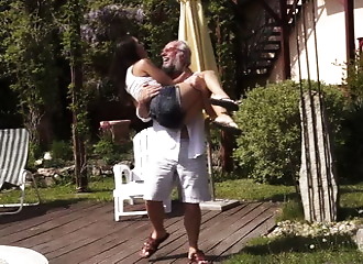 Baisée par un grand père