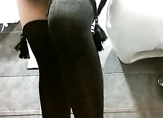 Amatrice se masturbe jusqu'à prendre son pied