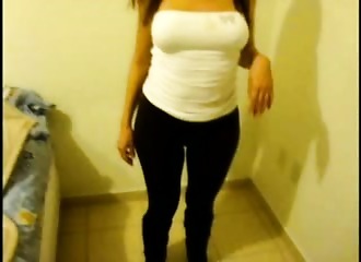 Son cul grassouillet excite son petit ami