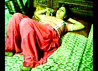 Indienne chaude maîtrisant la fellation