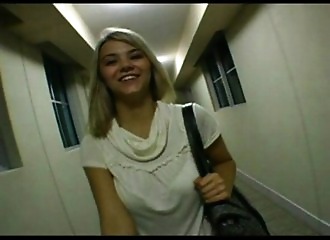 Fellation sur le balcon et nique dans l'appart